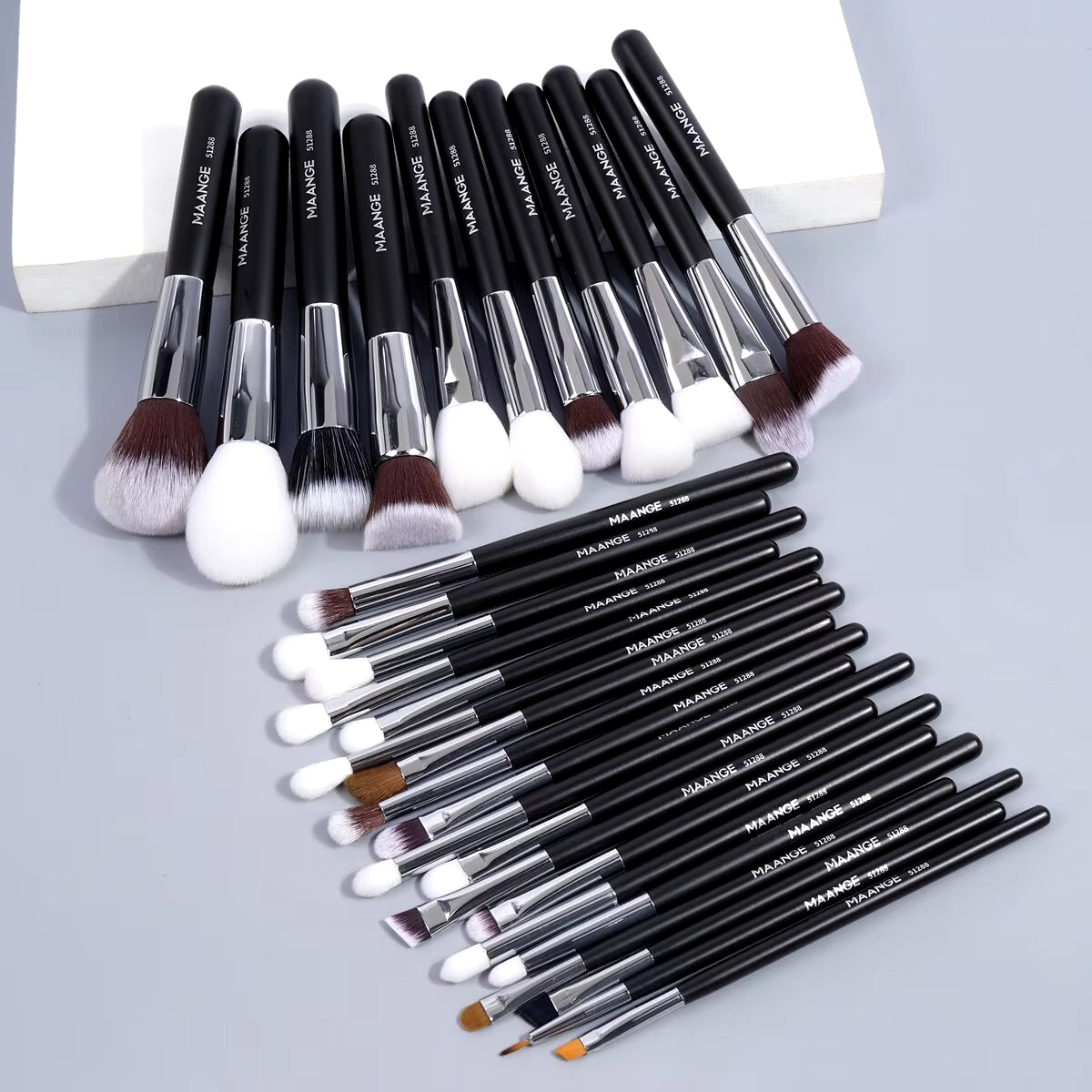 30Pcs Professional Makeup Brushes Set Cosmetic Beauty Tools Foundation Eyeshadow Concealer Blend Brushes Fluffy Bristle Powder