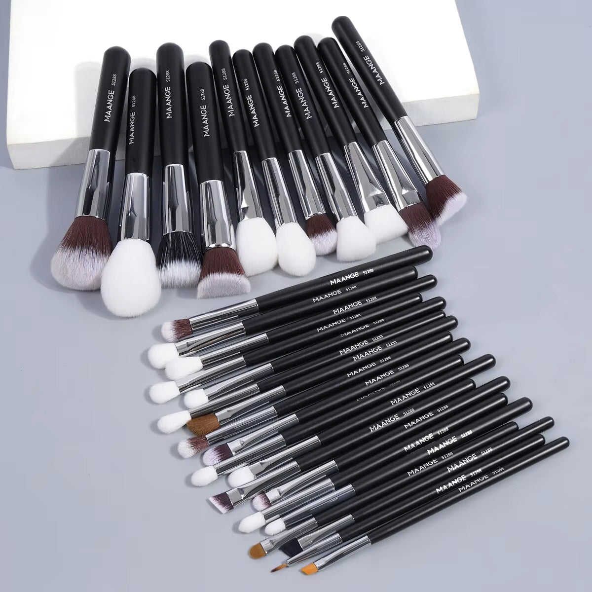 30Pcs Professional Makeup Brushes Set Cosmetic Beauty Tools Foundation Eyeshadow Concealer Blend Brushes Fluffy Bristle Powder